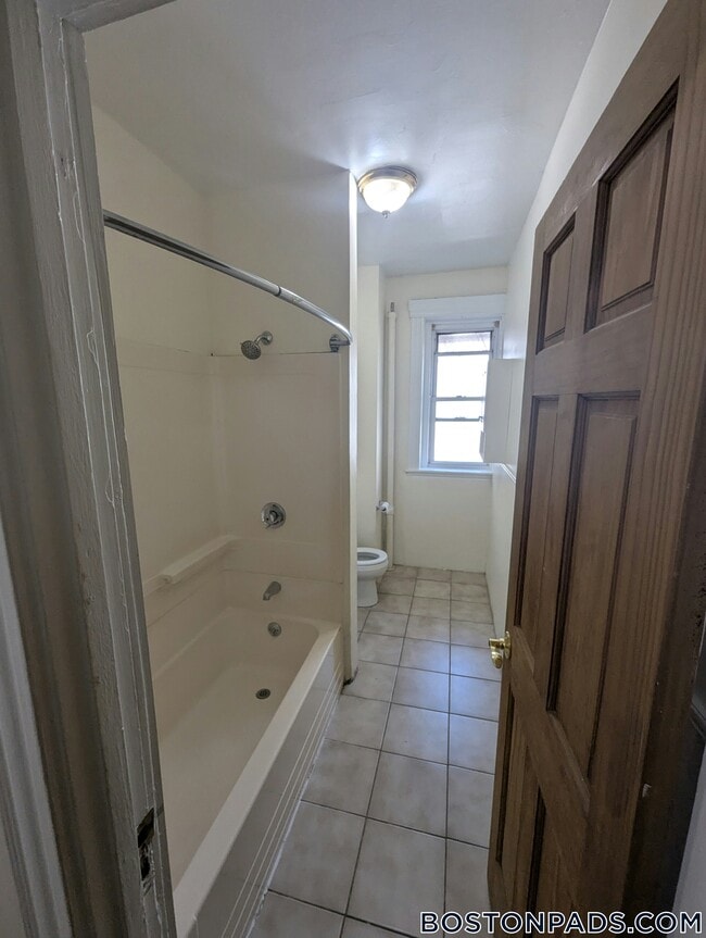 Building Photo - 364 Riverway