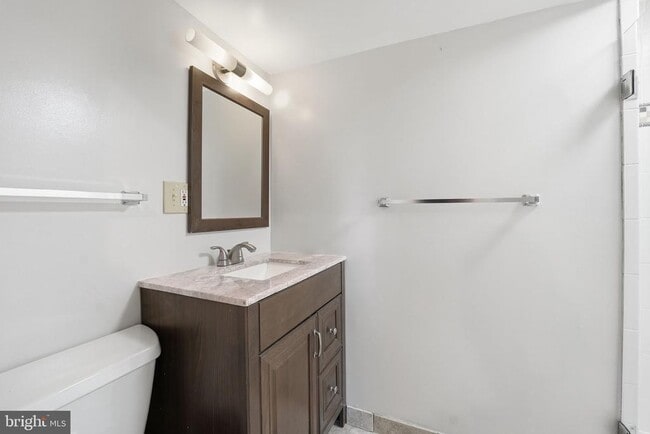 Building Photo - 1528 Goldenrain Ct