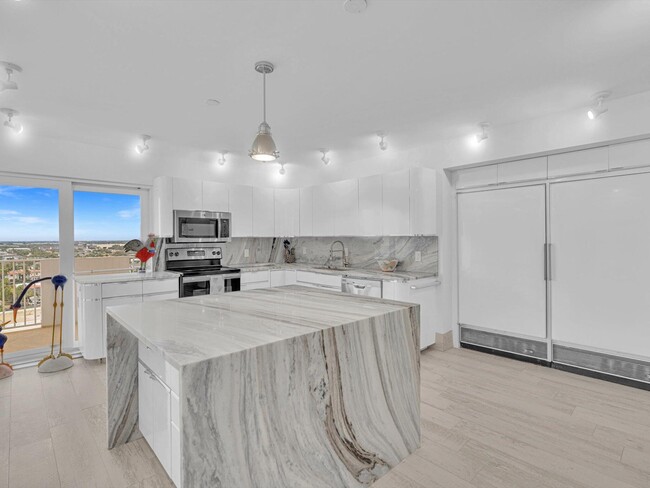 Building Photo - 3000 S Ocean Blvd
