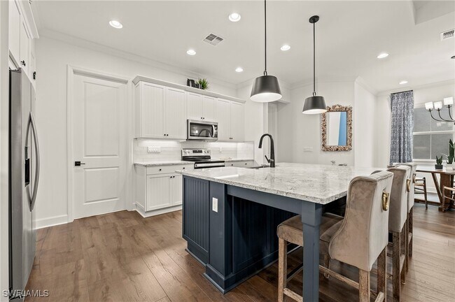 Building Photo - 6992 Saona CT