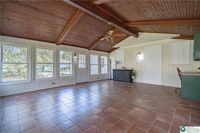 Building Photo - 2962 Fairfield Dr N