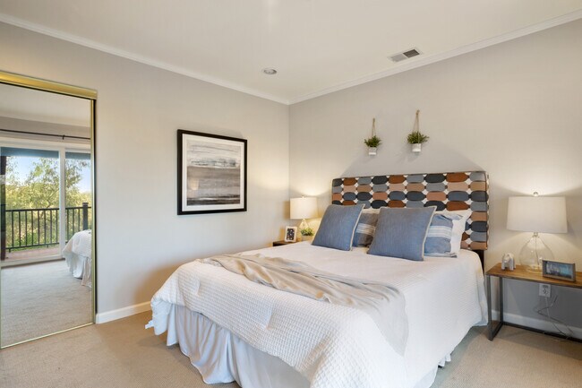 Building Photo - 421 Summit Rd