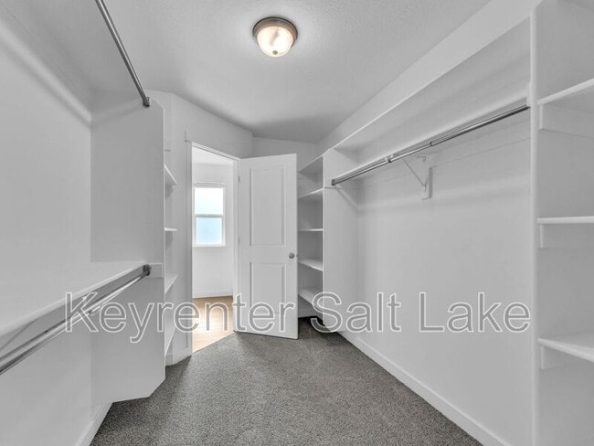 Building Photo - 8729 Park Slope Ln