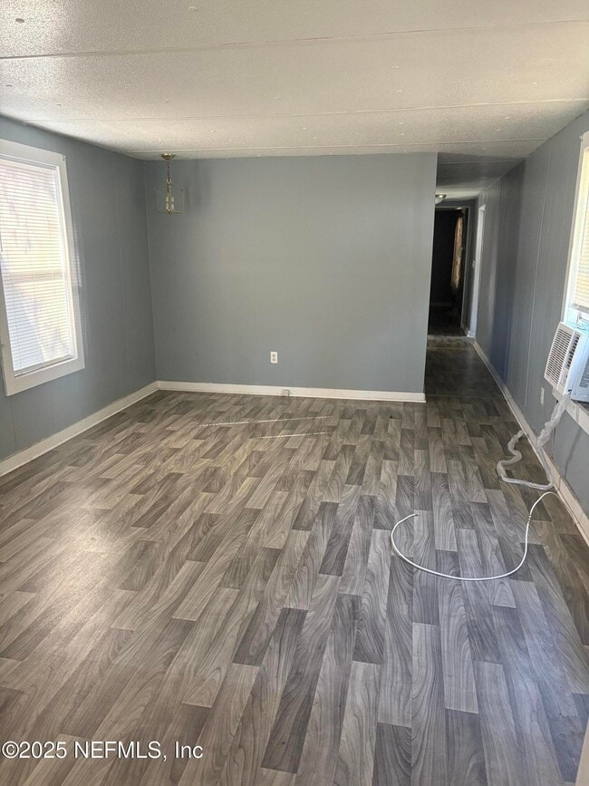 Building Photo - 202 2nd Way