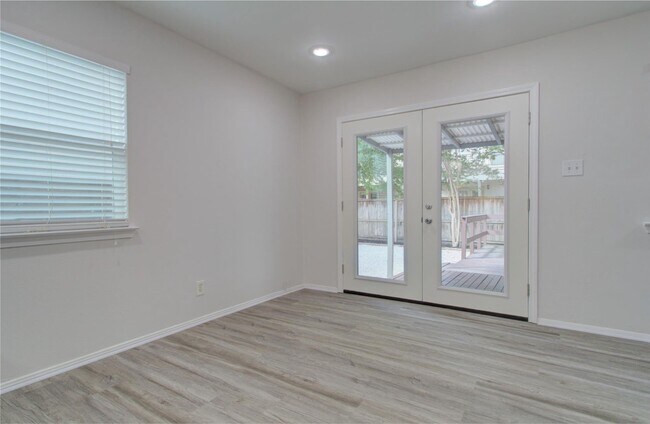 Building Photo - 5704 Darling St