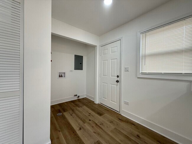 Building Photo - 14916 Langley Ave