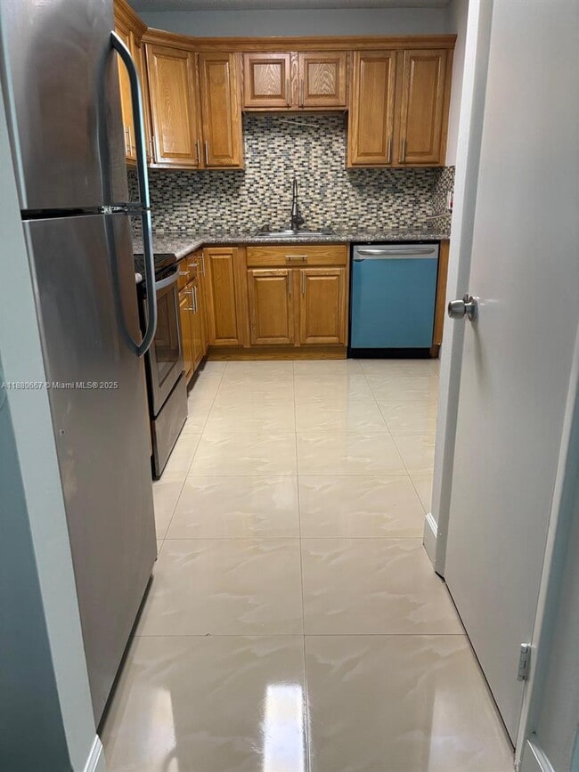 Building Photo - 14830 Naranja Lakes Blvd