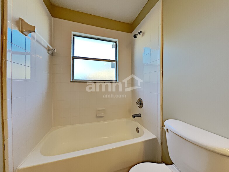 Building Photo - 3266 Woodglen Dr