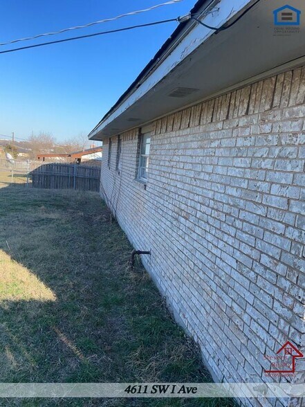 Building Photo - 4611 SW I Ave