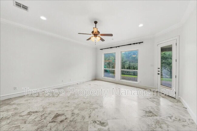 Building Photo - 129 Acorn Ln