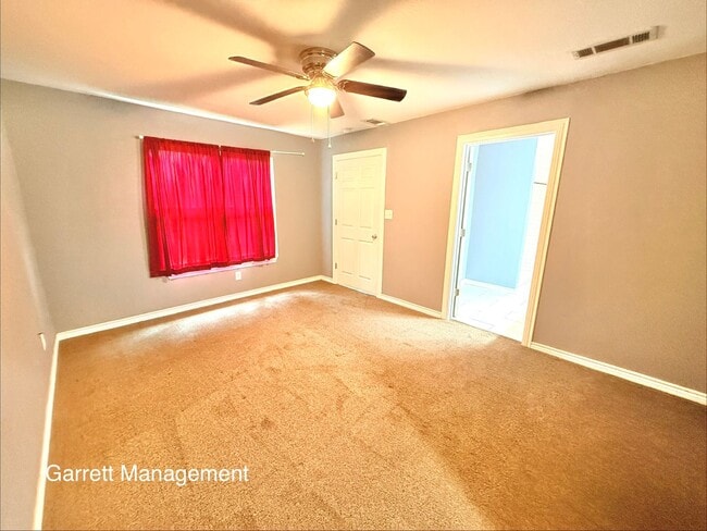 Building Photo - Spacious 5 Bedroom, 3 bath