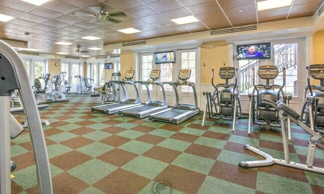 Building Photo - For Rent!!!!!  Spacious Living & Resort-Style Fun in Hamilton Glen!