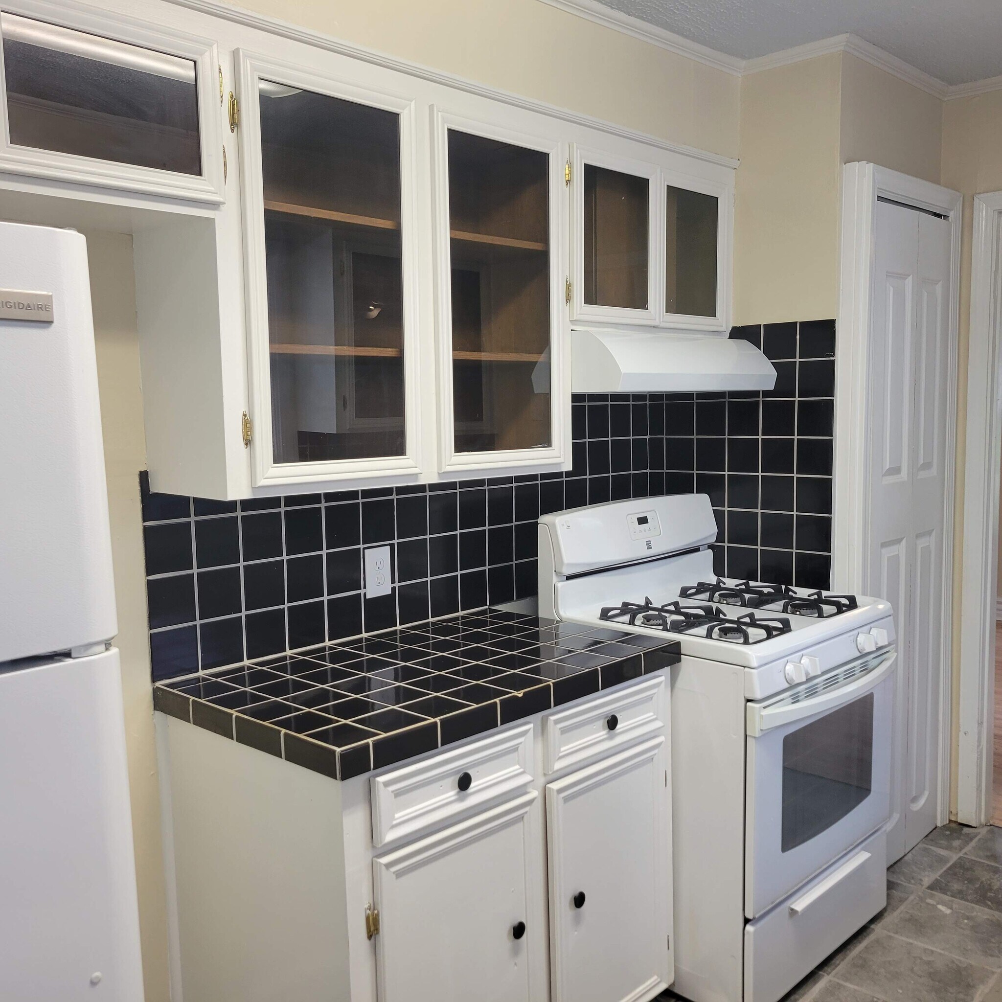 Building Photo - 4461 Clingman Dr