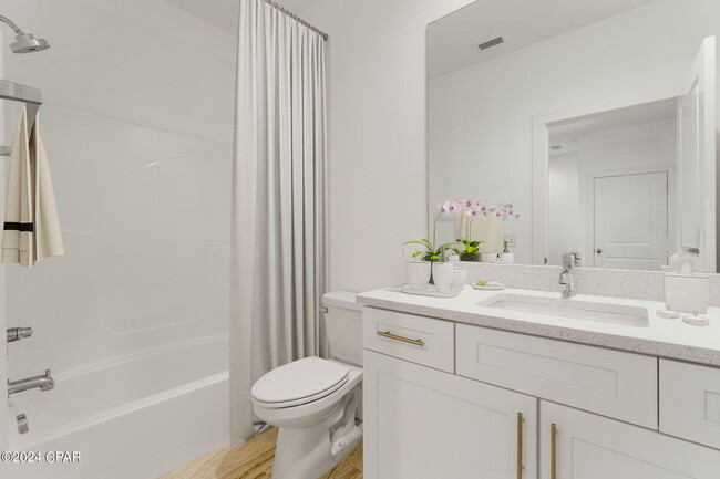 Building Photo - 6997 Patronis Dr