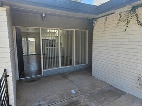 Building Photo - 2342 N 46th St