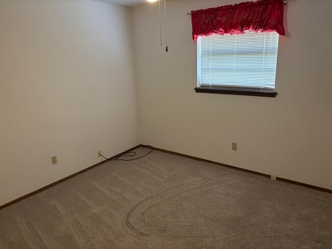Building Photo - Large Home in NW. OKC, . Putnam City Schools