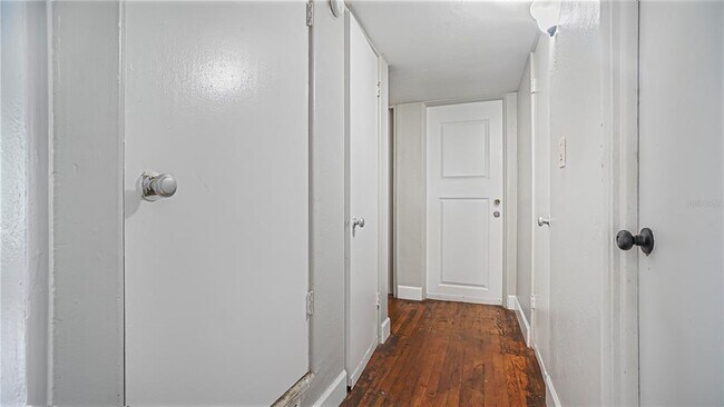 Building Photo - 5518 Riviera Dr