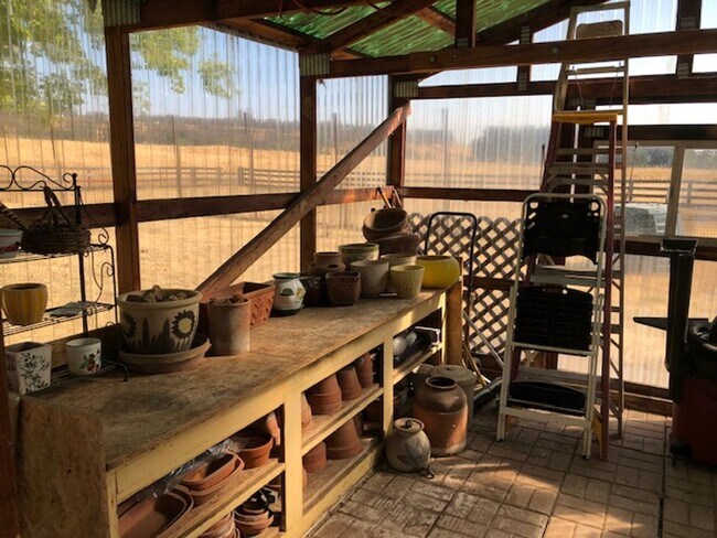 Building Photo - Butte Valley 3 bed 2 bath home, Privacy, n...