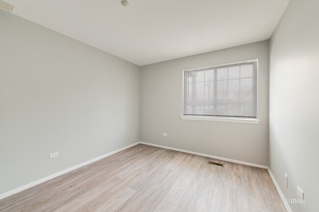 Building Photo - 460 Mayflower Ln