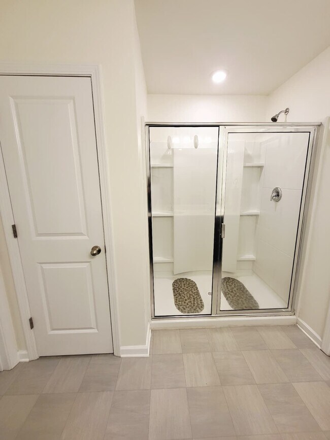 Building Photo - 597 Bloomover St