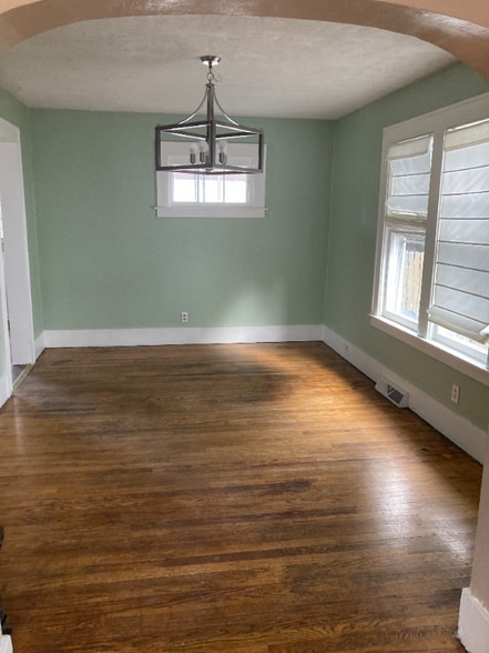 Building Photo - 305 Stafford Ave