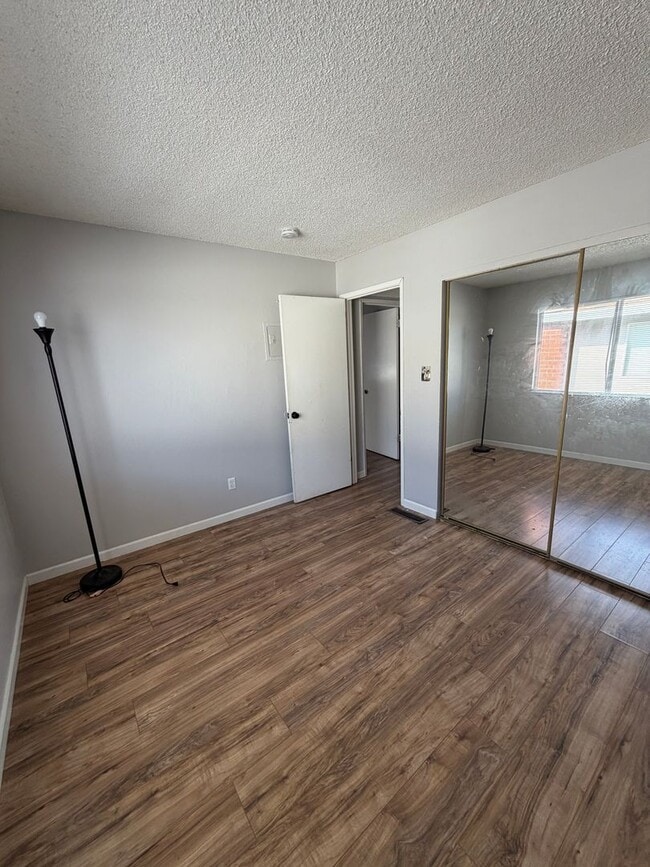 Building Photo - 2 Bedroom Townhouse in Foothill Farms