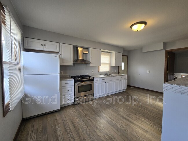 Building Photo - 307 N Rosedale Ct