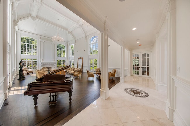 Building Photo - 51 Chestnut Ridge Rd