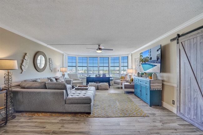 Building Photo - 3051 NE 48th St