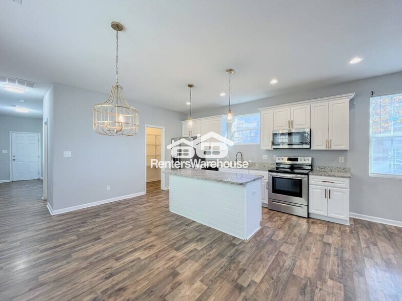 Building Photo - 1900 County St