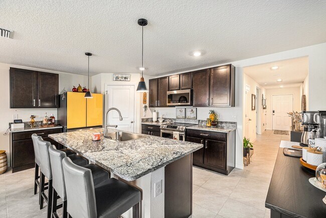 Building Photo - 38271 Sonnet Landing Ave
