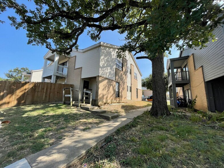Building Photo - SUBLEASE AVAILABLE FOR IMMEDIATE MOVE IN - 2 Bedroom 2 Bathroom Condo