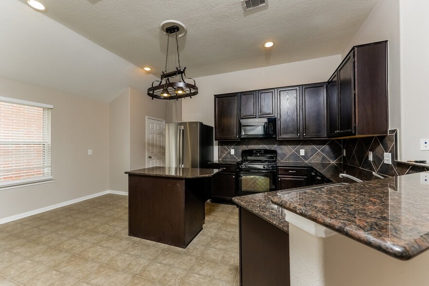 Building Photo - 9957 Yearling Pl