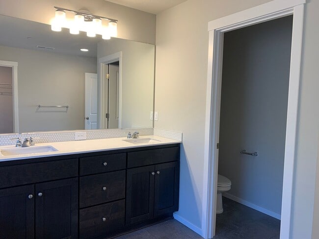 Building Photo - GORGEOUS 5BD, 3BA, 2-CAR GARAGE! AMENITIES...