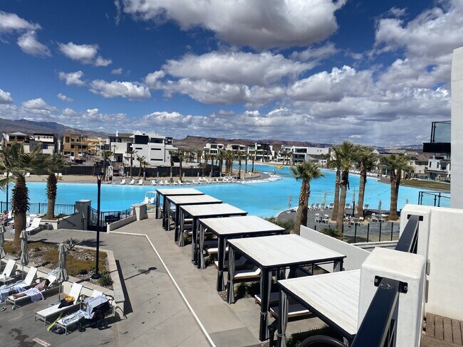 Building Photo - Breathtaking Desert Color 3 bed 2.5 bath townhome for rent!