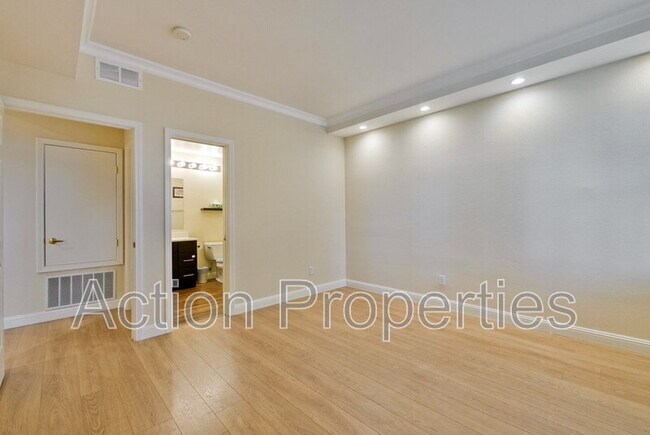 Building Photo - 2255 Showers Dr