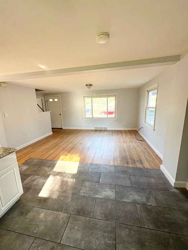 Building Photo - 146 Douglass St
