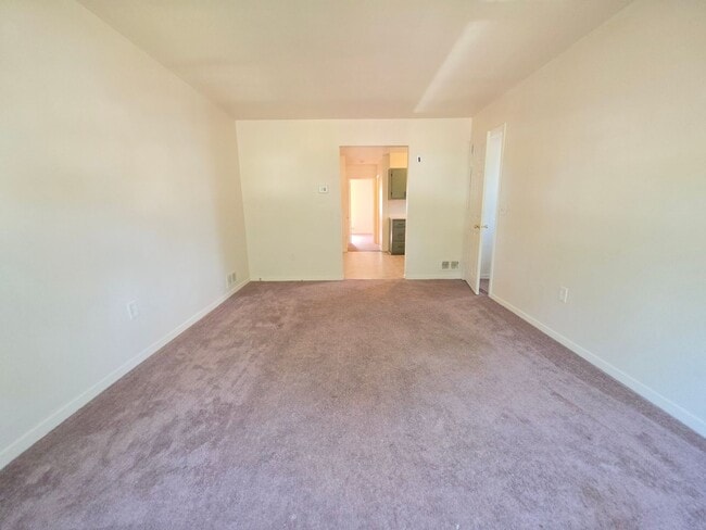 Building Photo - 212Bathgate