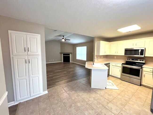 Building Photo - Nice 3 bedroom 2 bathroom Cabot, Arkansas Home