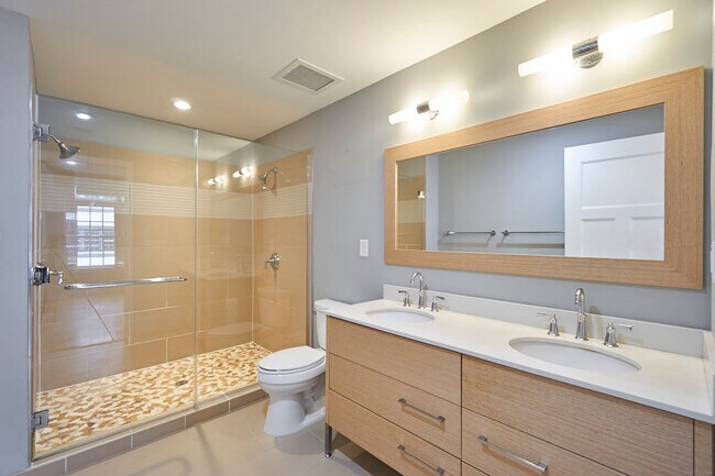 Building Photo - 1610 N Queen St