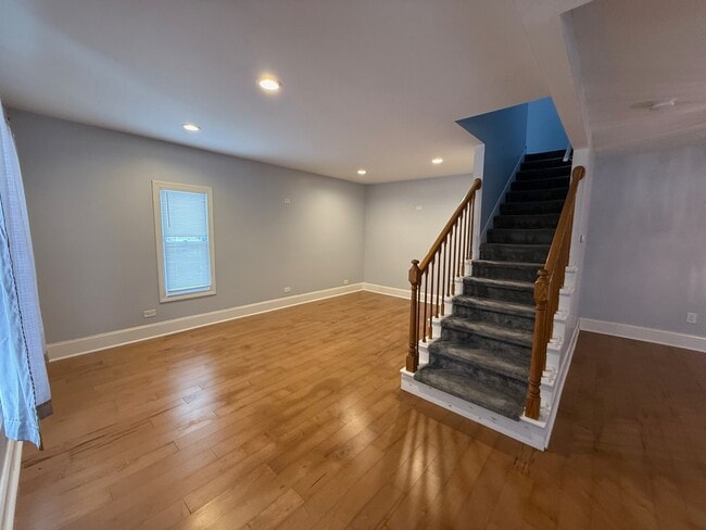 Building Photo - 15036 W Russell Rd