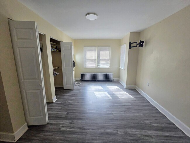 Building Photo - 2111 N 1st Ave