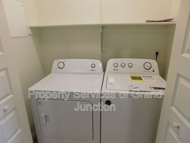 Building Photo - 668 Brookwillow Dr