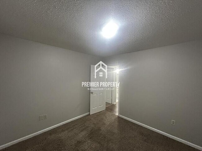 Building Photo - 7376 Hollorn Ln