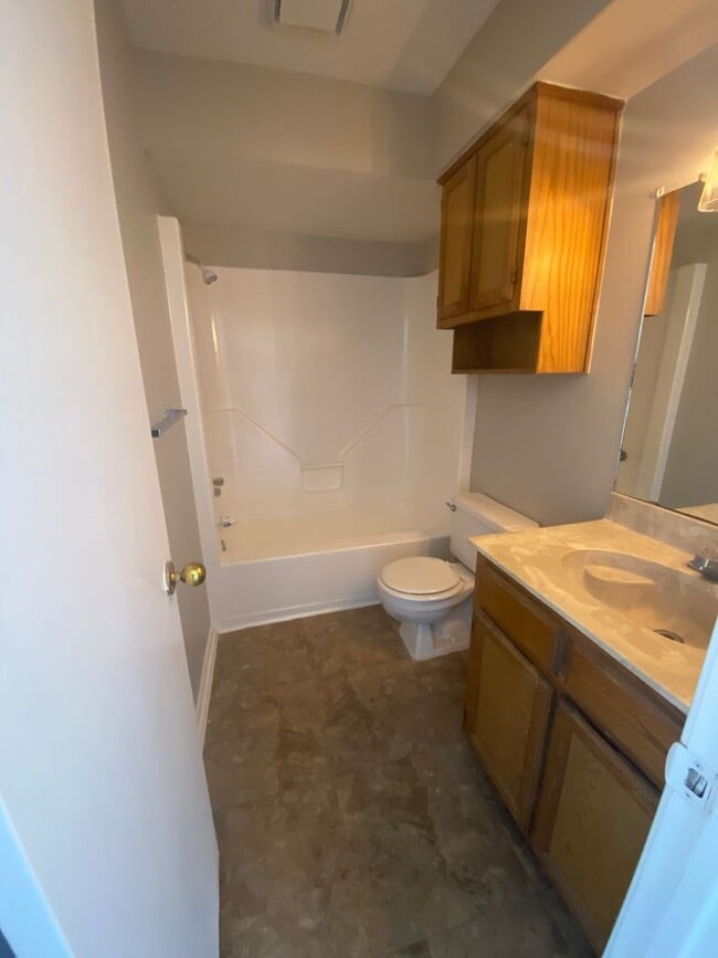 Building Photo - 5510 Brookview Ct