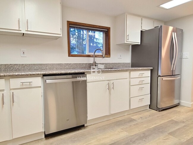 Building Photo - Nearly 1/2 Acre of Privacy Nestled in the Trees of West Linn. Updated Kitchen & Bathroom!