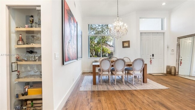 Building Photo - 2633 Oakbrook Dr