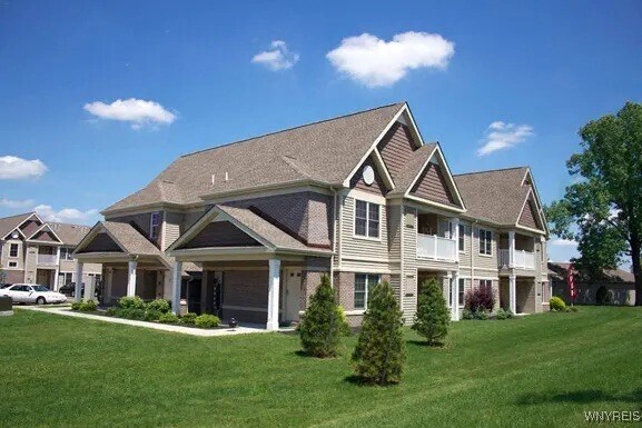 Primary Photo - 1013 Deer Lakes Dr