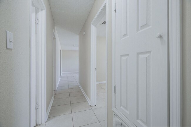 Building Photo - 5471 Buena Vista Ave