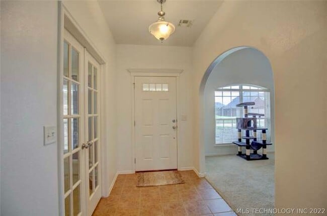 Building Photo - Large open 3 bed, 3 car Garage in The Highlands at Forest Ridge